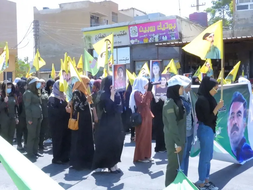 Las mujeres en el cantón de Tabqa protestan contra el aislamiento