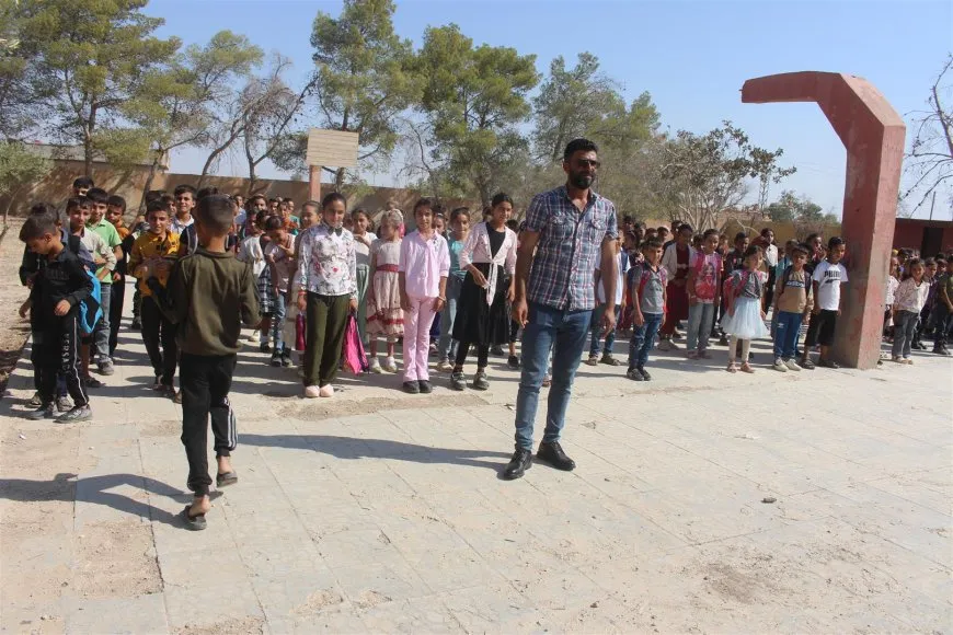 Las escuelas en la región norte y este de Siria abren sus puertas