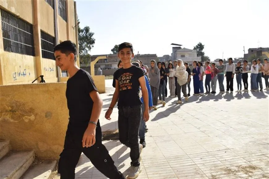 Las escuelas en la región norte y este de Siria abren sus puertas