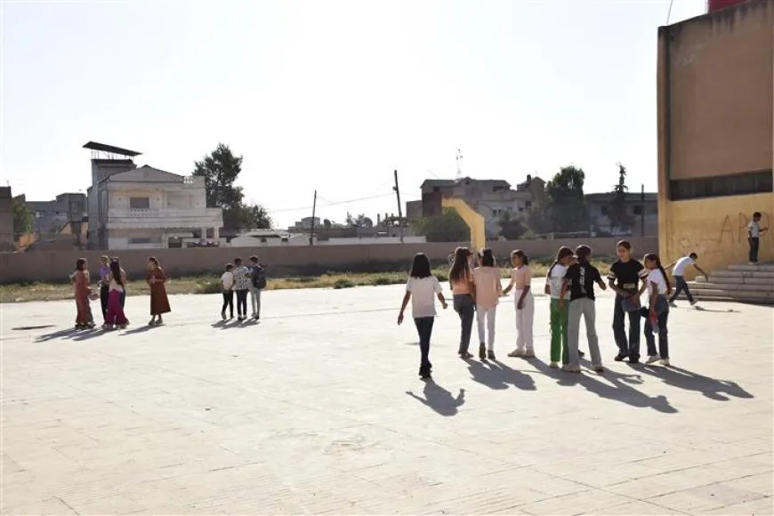 Las escuelas en la región norte y este de Siria abren sus puertas