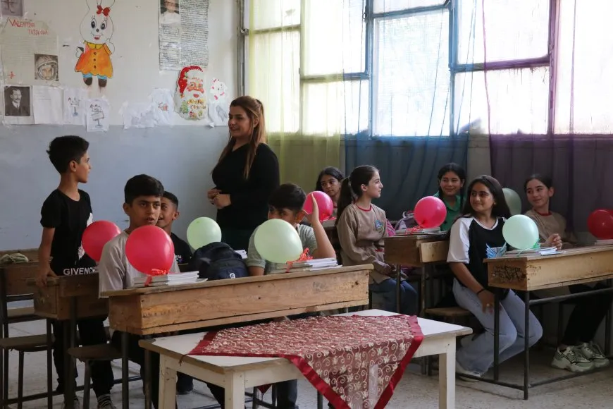 Las escuelas en la región norte y este de Siria abren sus puertas