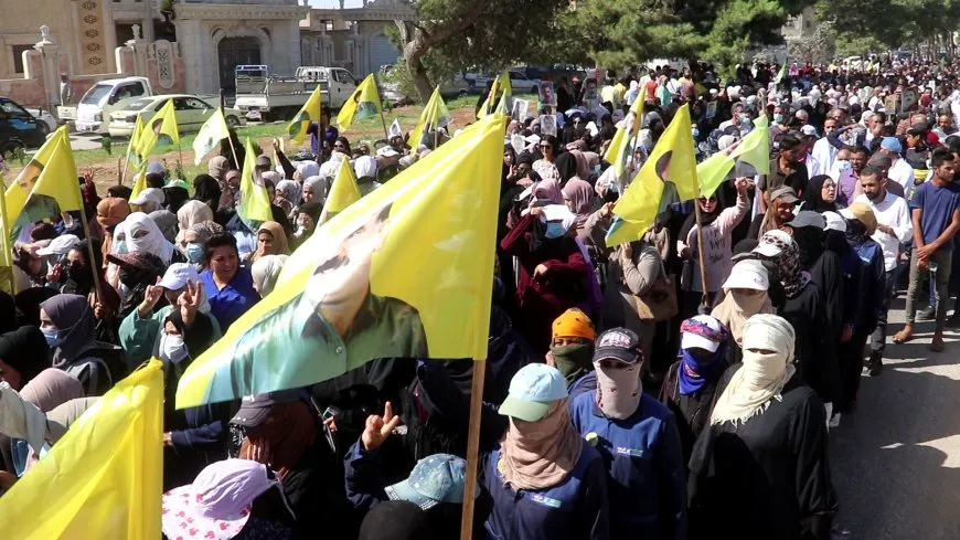 El pueblo de Raqqa condena el régimen de tortura y exterminio contra el comandante Abdullah Ocalan en la prisión de Imrali