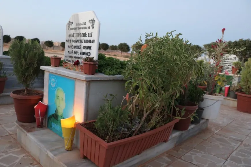 Los residentes de Alepo honran la memoria de Jîna Emînî
