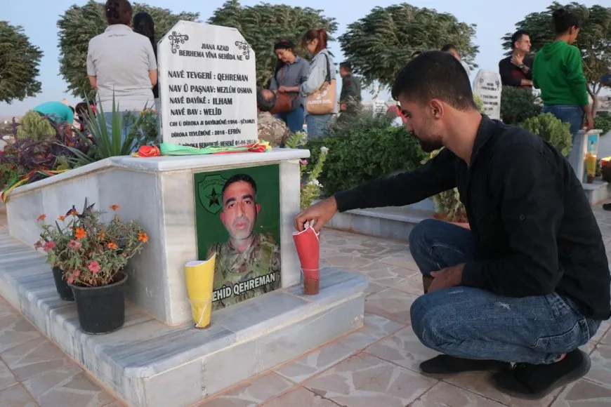 Los residentes de Alepo honran la memoria de Jîna Emînî