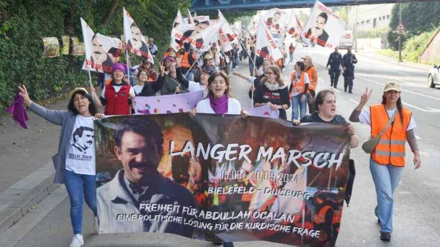 La larga marcha continúa por el quinto y último día en la ciudad alemana de Duissbrug
