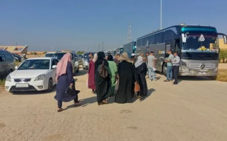 Los residentes de Deir ez-Zor y Tabqa se dirigen a Raqqa para manifestarse