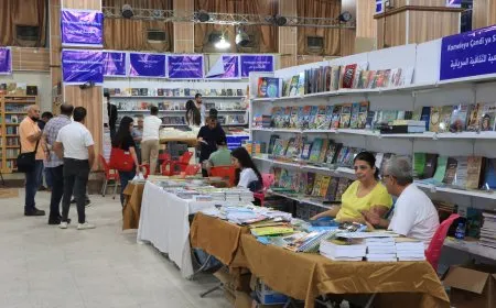 Finaliza el primer día de la feria del libro