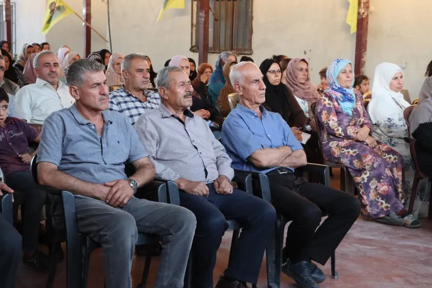 Los residentes de Qamishlo celebran reuniones sobre la conspiración internacional