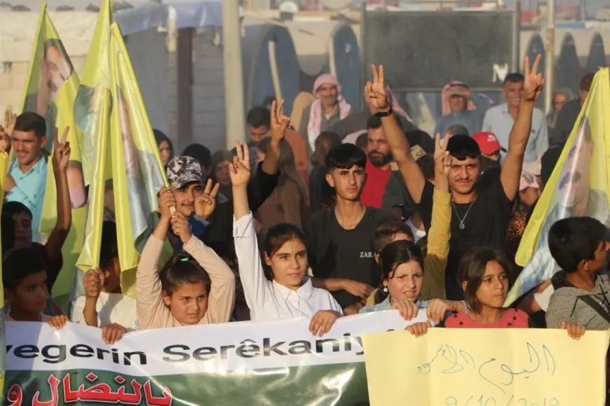 Los desplazados internos de Serêkaniyê protestan contra la ocupación