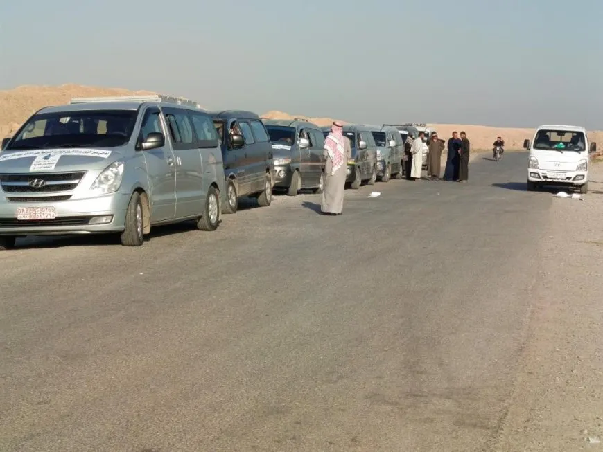 Los residentes de Deir ez-Zor y Tabqa se dirigen a Raqqa para manifestarse