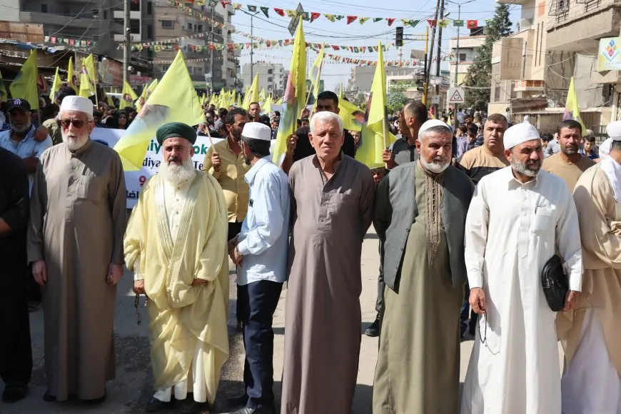Empieza la marcha masiva en Qamishlo para denunciar la conspiración internacional