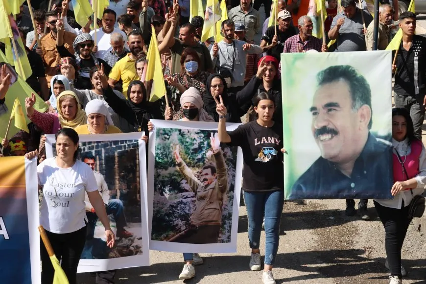 Empieza la marcha masiva en Qamishlo para denunciar la conspiración internacional