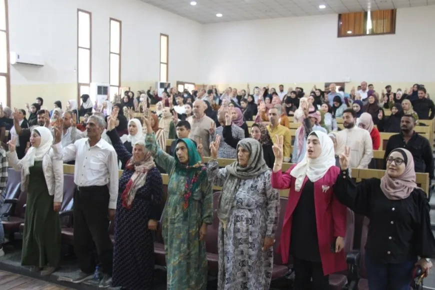 Los habitantes del cantón de Manbij honran la memoria de la mártir Hevrîn Xelef