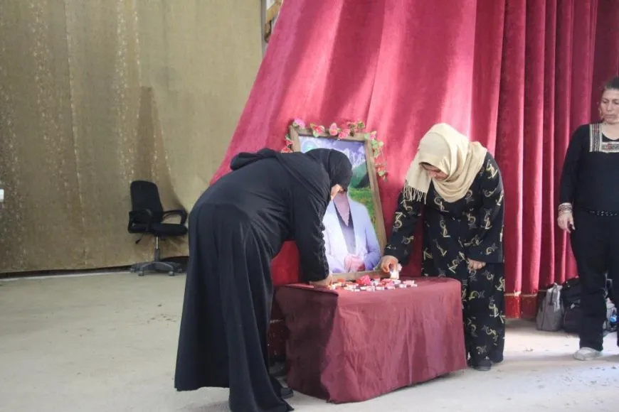 Los habitantes del cantón de Manbij honran la memoria de la mártir Hevrîn Xelef