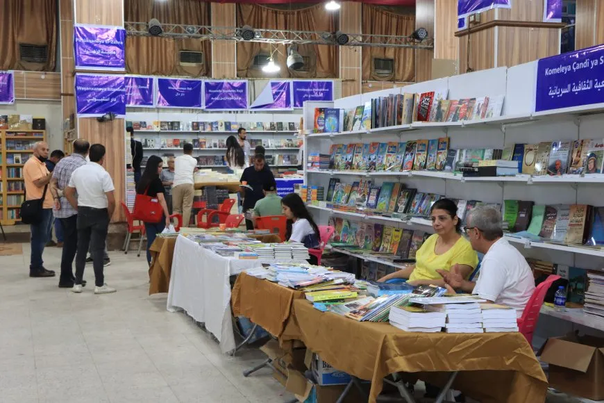 Finaliza el primer día de la feria del libro