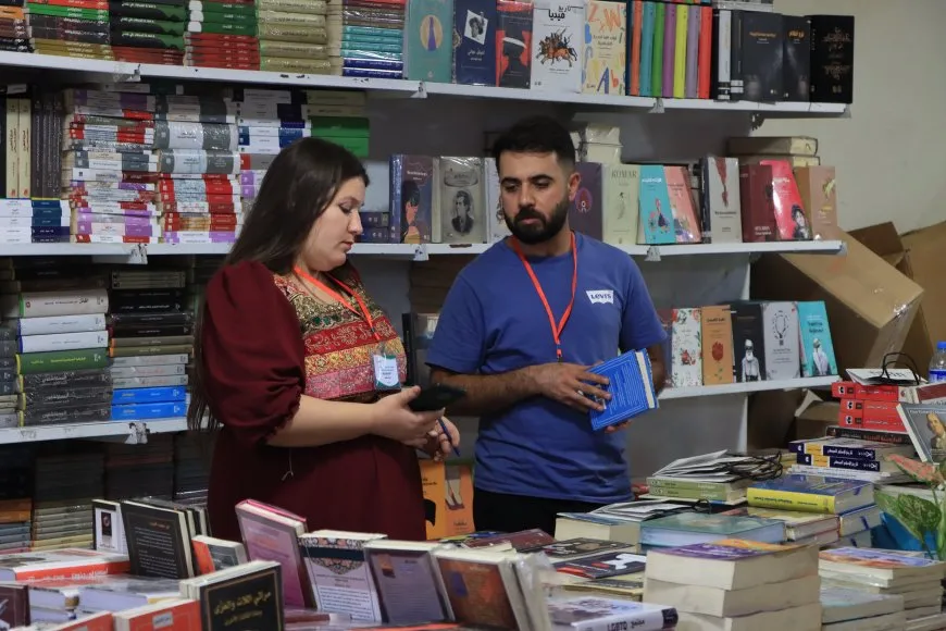Finaliza el primer día de la feria del libro