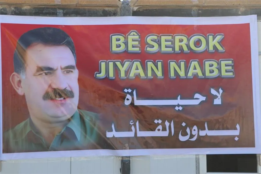 Comienza en Hasaka la exposición de fotografías y libros del líder Abdullah Ocalan