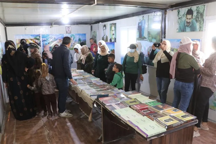 Comienza en Hasaka la exposición de fotografías y libros del líder Abdullah Ocalan