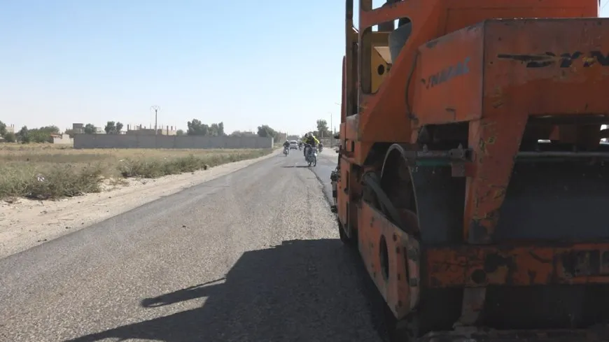Reparan las carreteras entre las ciudades de Ebû Hemam, Kişkiyê y Xiranîcê