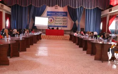 Las mujeres celebran un debate sobre protección de los niños en Manbij
