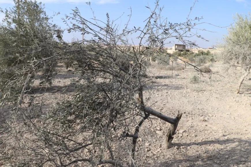 Los residentes de Aoun Al-Datat se aferran a sus hogares a pesar de la intensidad de los ataques