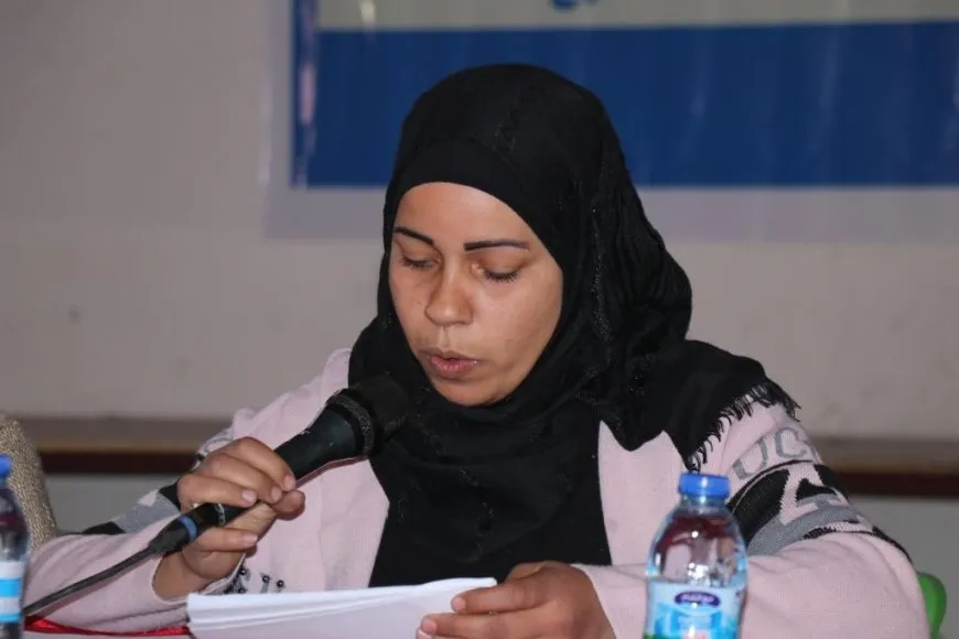 Las mujeres celebran un debate sobre protección de los niños en Manbij