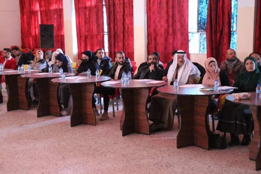 Las mujeres celebran un debate sobre protección de los niños en Manbij