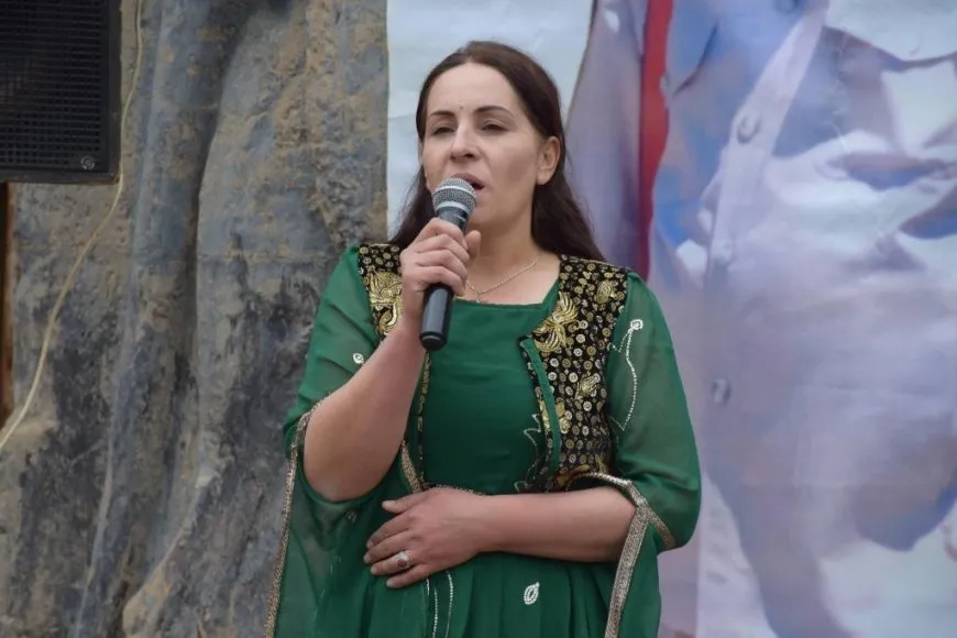 Los residentes celebran el aniversario de la fundación del PKK en Sheran