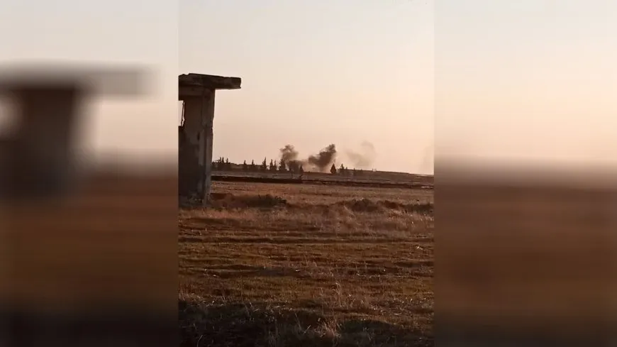 Los ocupantes turcos bombardean la aldea de Um El Hoş en Shahba