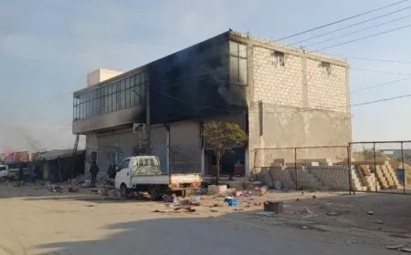 Saqueo y quema de propiedades de personas desplazadas por la fuerza