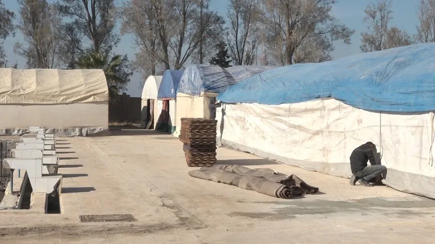 Establecen refugios temporales en Tabqa para los desplazados internos de Shahba
