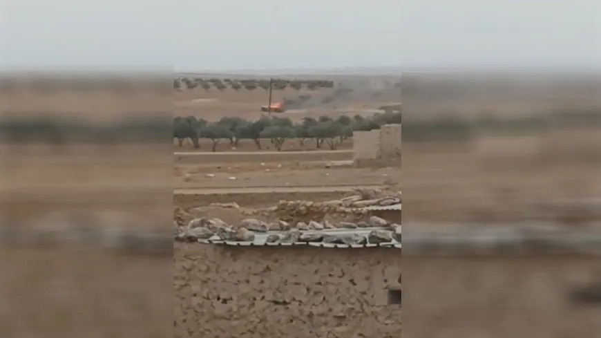 Un vehículo militar de los mercenarios turcos destruido en el sur de Manbij
