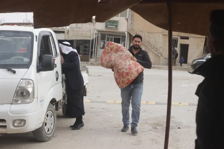 14 familias desplazadas internas recibidas en Tal Tamr mientras la ayuda continúa en Al-Hol