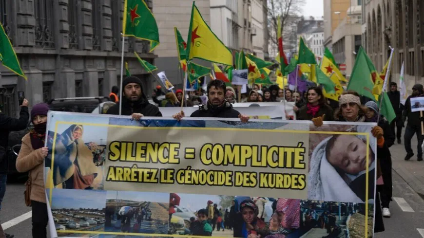 Las protestas en el Parlamento de la UE advierten de la "tragedia humanitaria" en el noreste de Siria