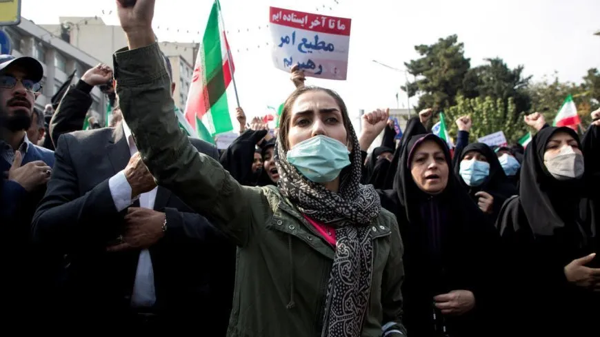Las autoridades iraníes arrestan a una cantante por actuar sin hiyab