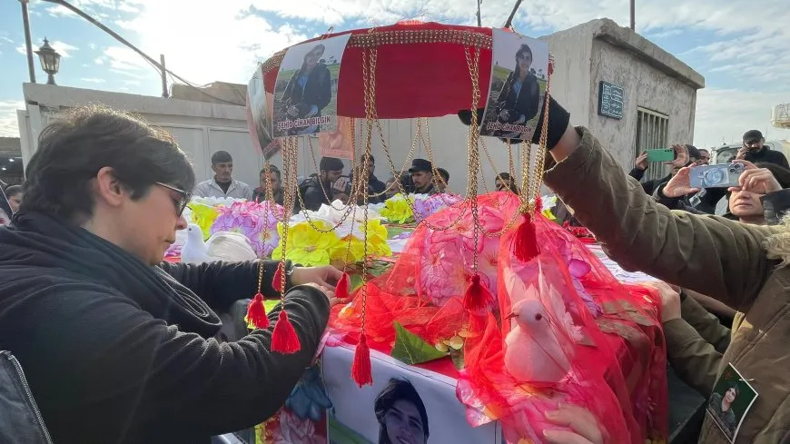 La ceremonia de los mártires Jihan, Nazim, Afzm, Diyar y Loqman comienza