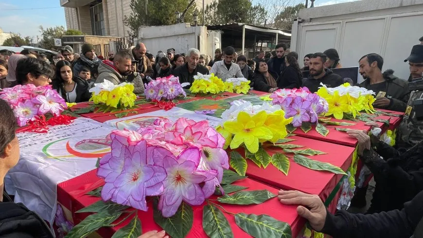 La ceremonia de los mártires Jihan, Nazim, Afzm, Diyar y Loqman comienza