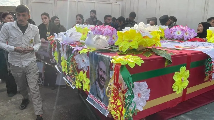 La ceremonia de los mártires Jihan, Nazim, Afzm, Diyar y Loqman comienza