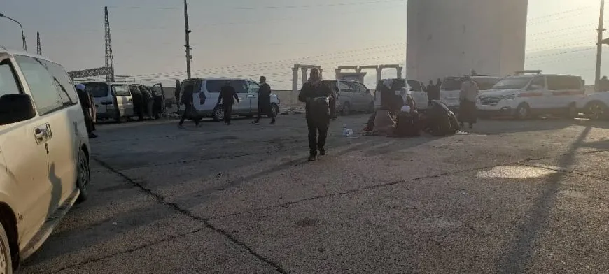 Los manifestantes limpian las secuelas de los ataques turcos en la presa de Tishrin