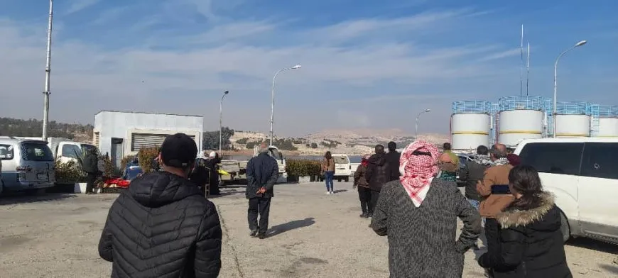 La ocupación turca ataca la presa de Tishrin y a las aldeas circundantes con armas pesadas