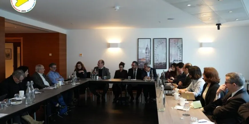 Representantes del MSD y de la Administración Autónoma discuten el futuro de Siria con políticos británicos
