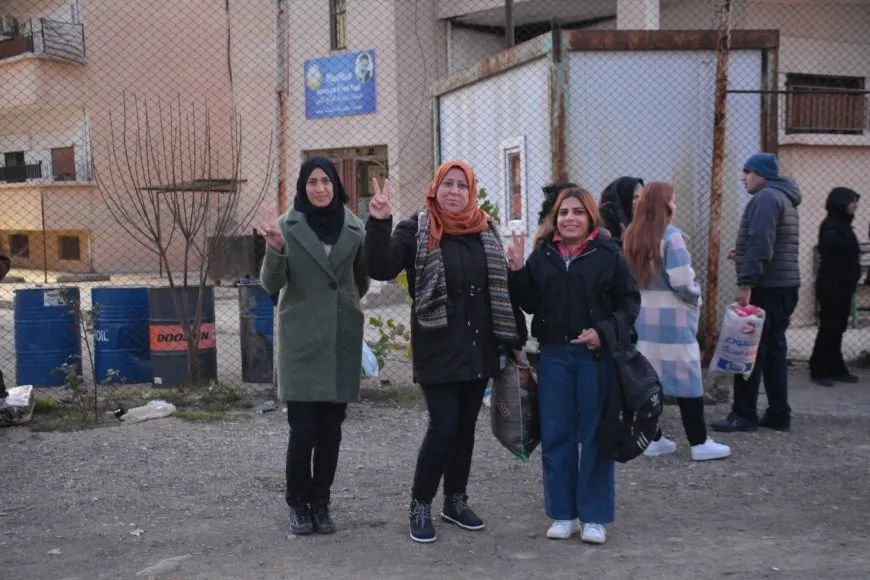 Cientos de civiles Al-Jazira Canton se dirigen a la presa de Tishreen