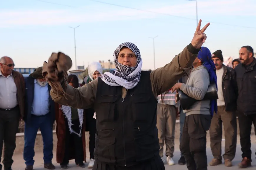 El segundo convoy de las ciudades de Jazera Cantón se dirige a la presa de Tishrin