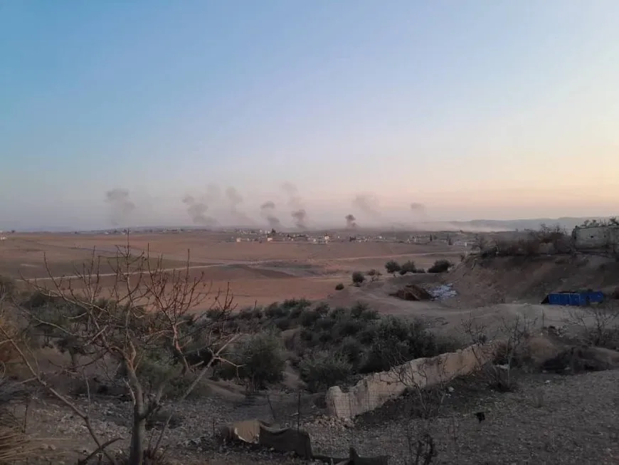 Los ocupantes turcos bombardean una aldea al sur de Kobanê