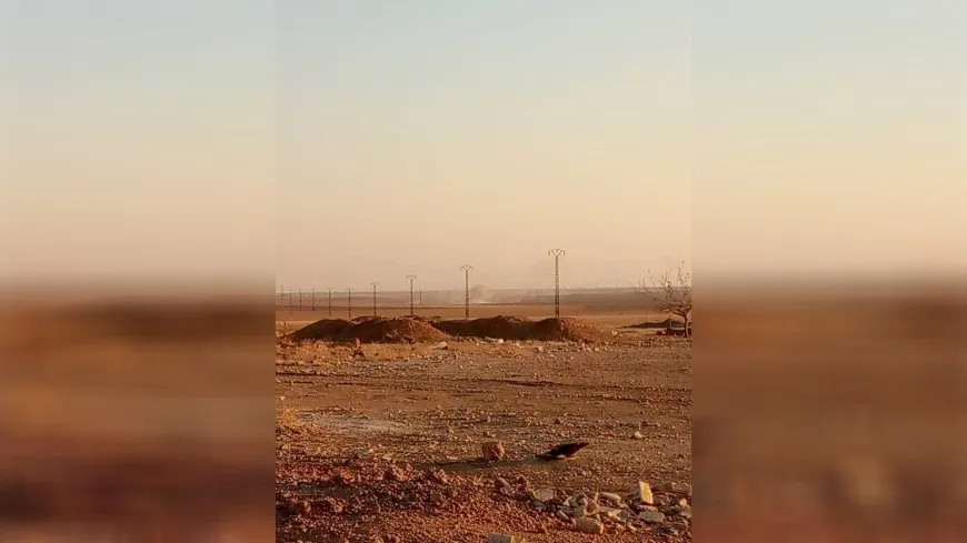 Las fuerzas de ocupación turcas atacan la zona rural de Ain Issa con drones kamikaze
