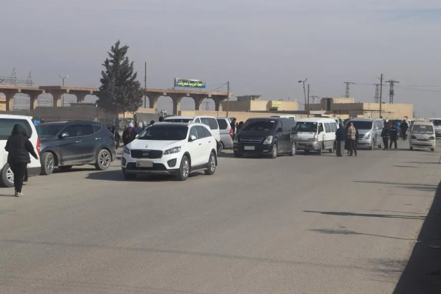 La gente de Deir ez-Zor, Raqqa y Tabqa se dirige hacia la presa de Tishrin