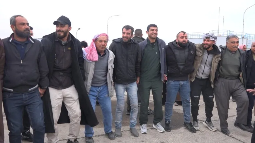 Los residentes de Kobanê llegan a la presa de Tişrîn