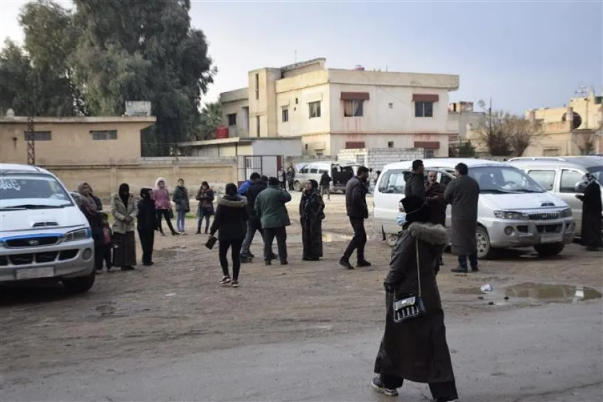 Las mujeres se dirigen a Qamishlo para participar en la manifestación por la libertad física del líder
