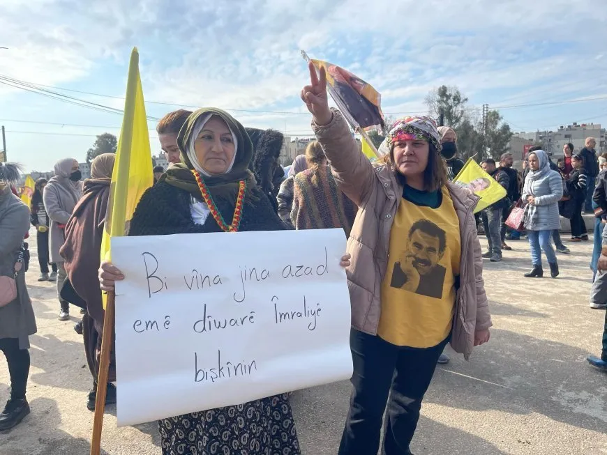 “No abandonaremos las plazas”. La lucha de las mujeres por la libertad física del líder Ocalan continúa
