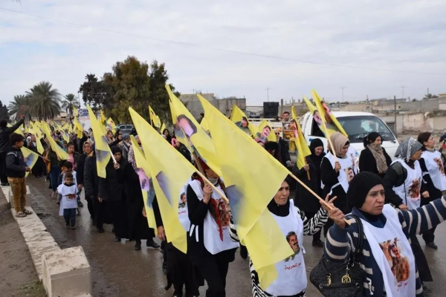 Miles de mujeres marchan en apoyo al líder Abdullah Ocalan